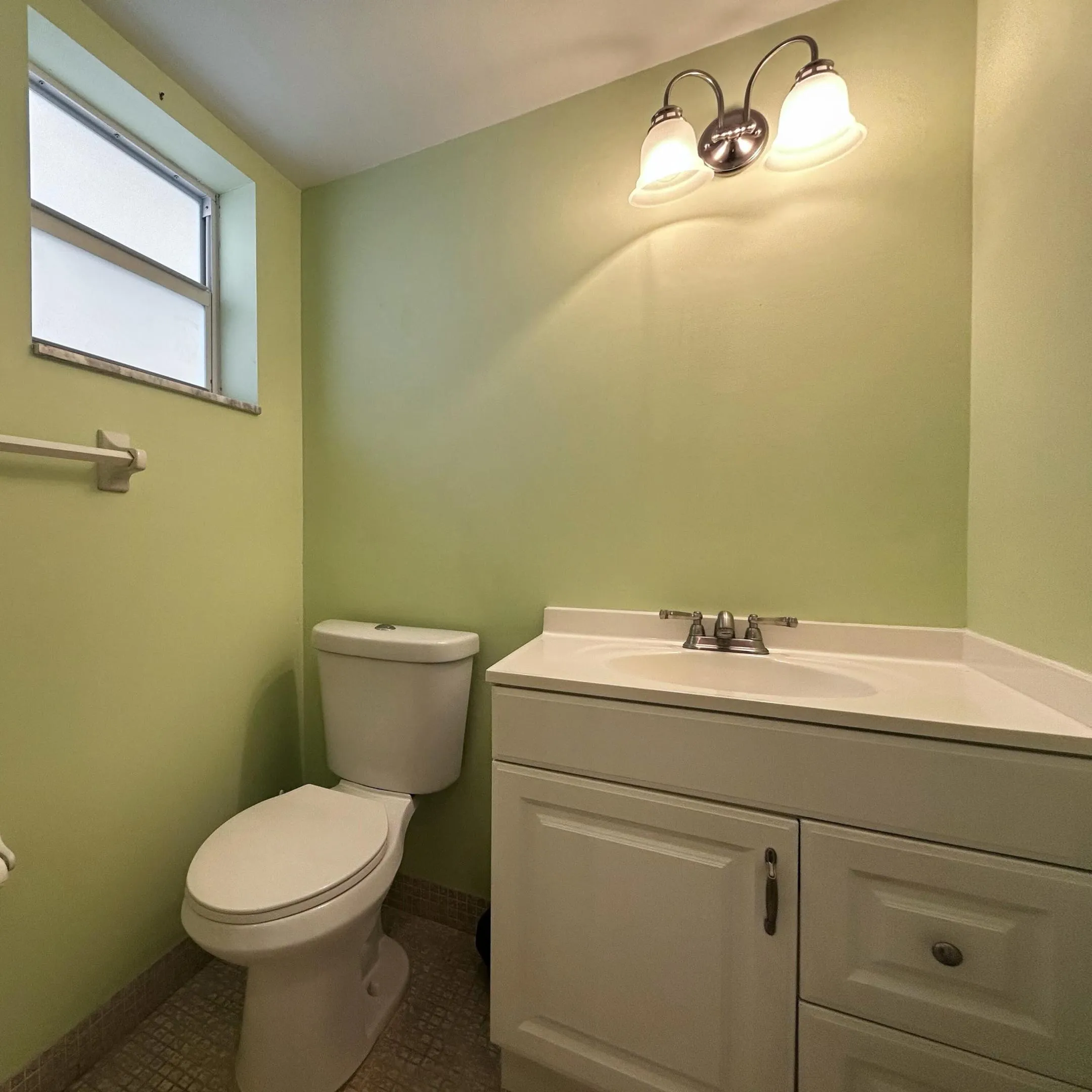 HALF BATH BY FRONT