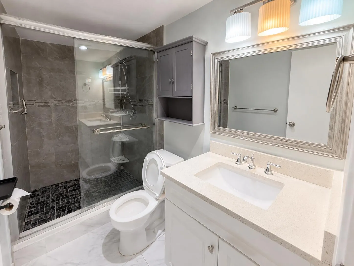 Guest bathroom.