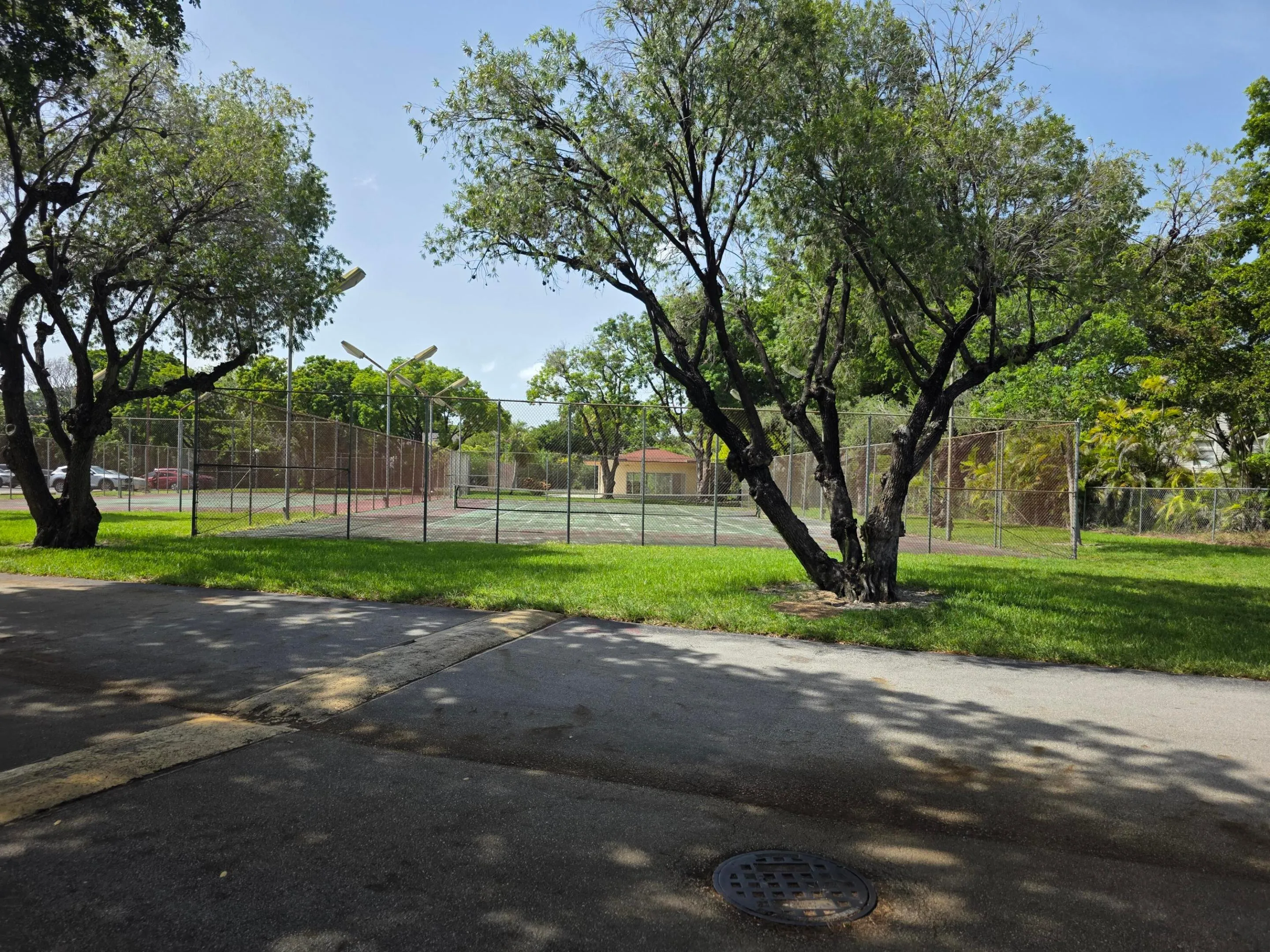 4 tennis court