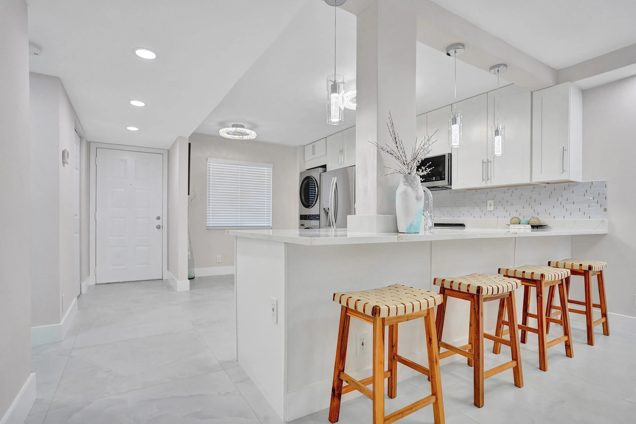 Spacious counter seating for 4-6.