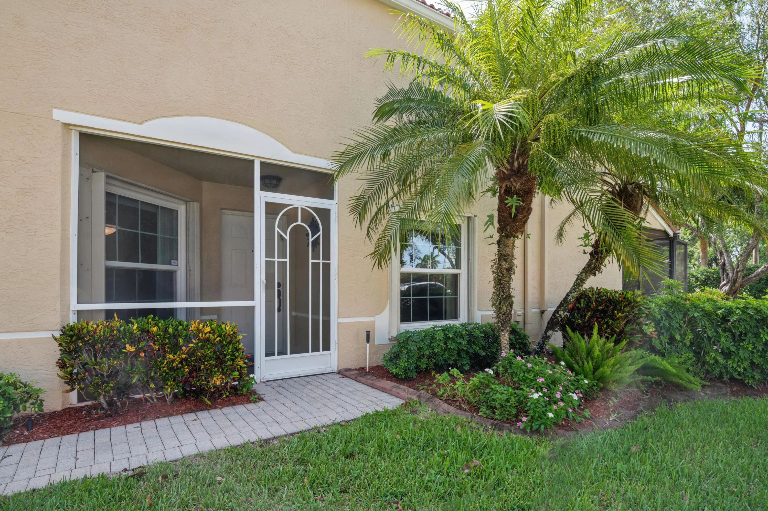 Screened Entry Way