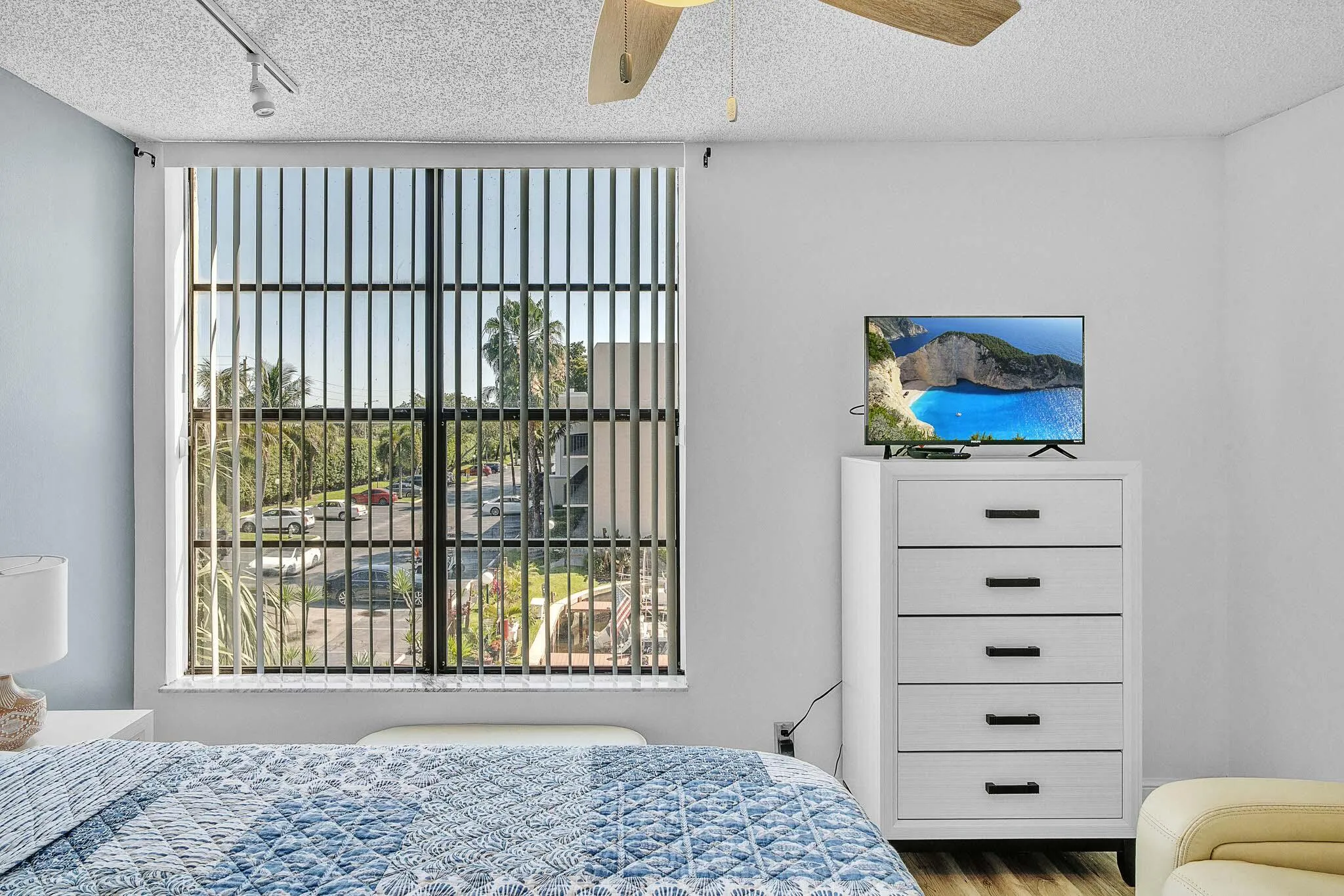 12 Primary Bedroom (2)