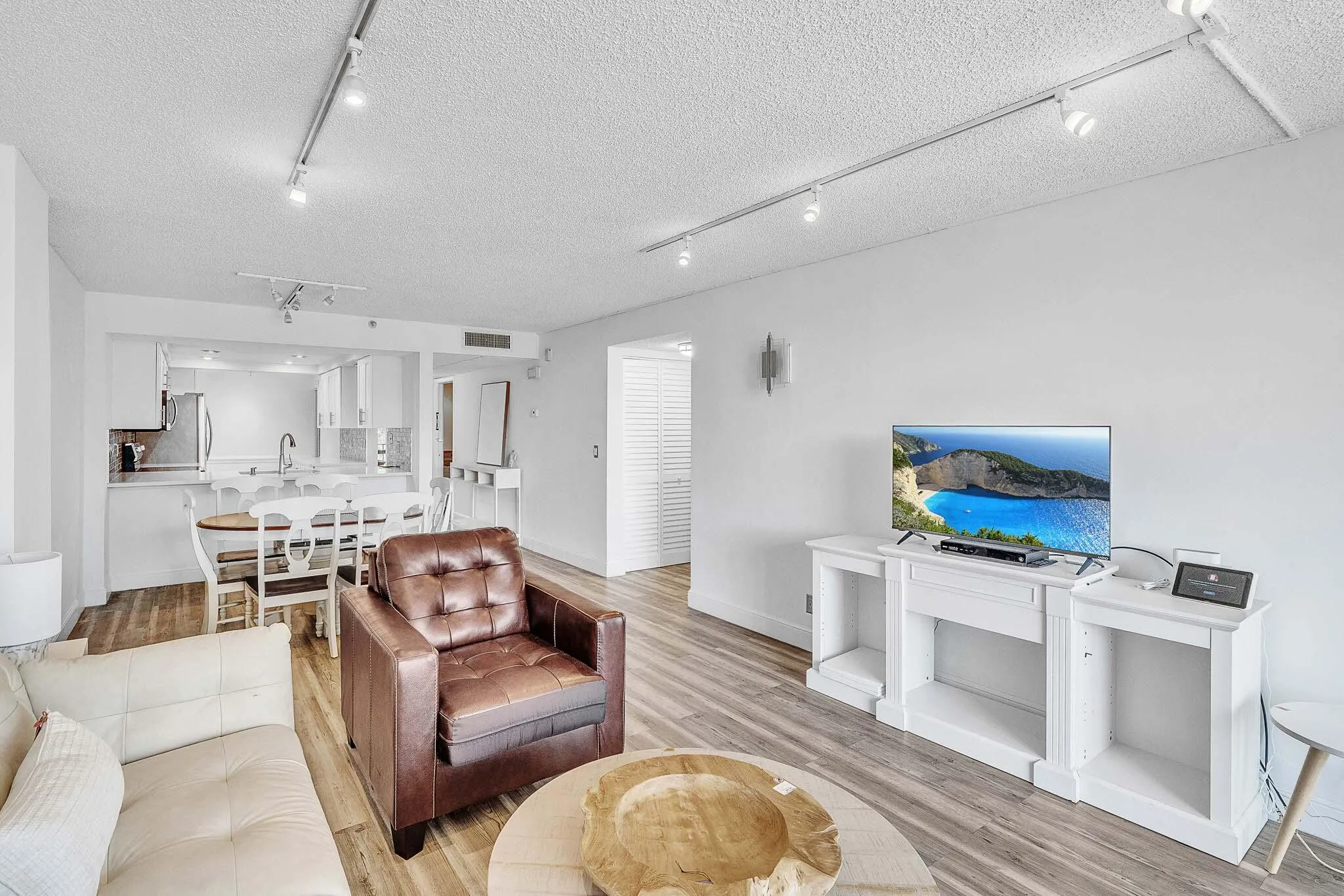 9 Living Area