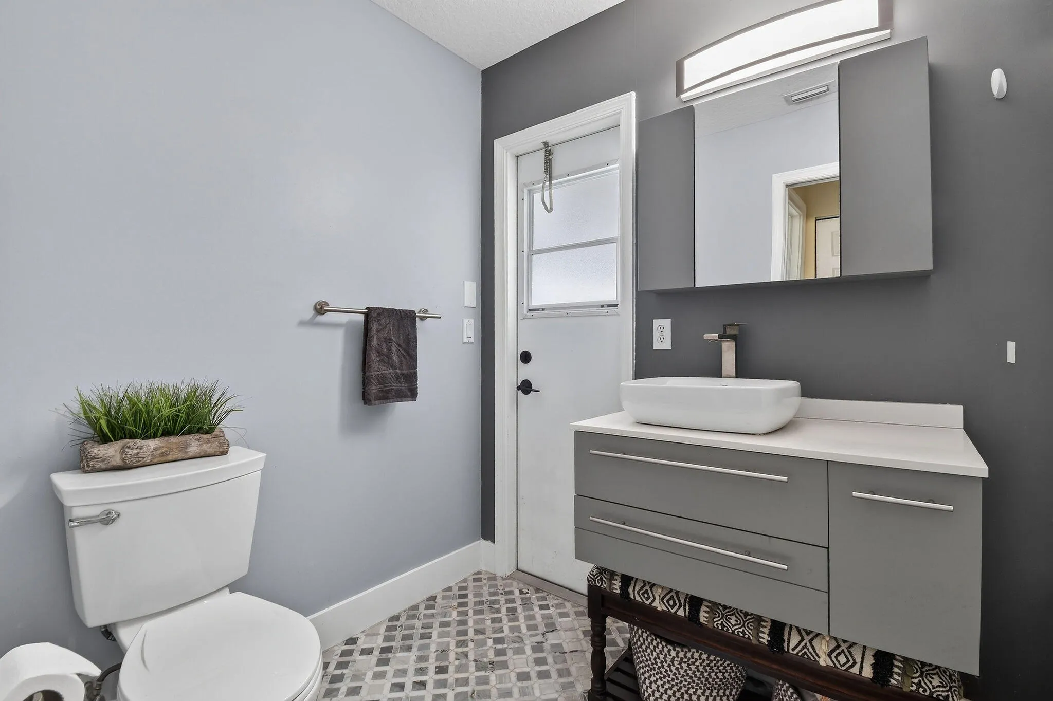 Cabana bath adjacent to bedroom 4