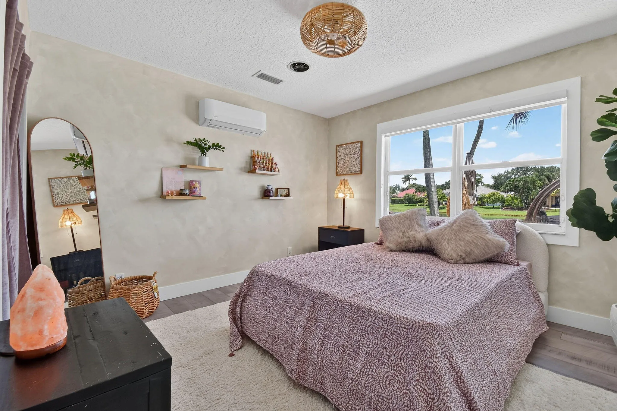 Bedroom 4 with lake views
