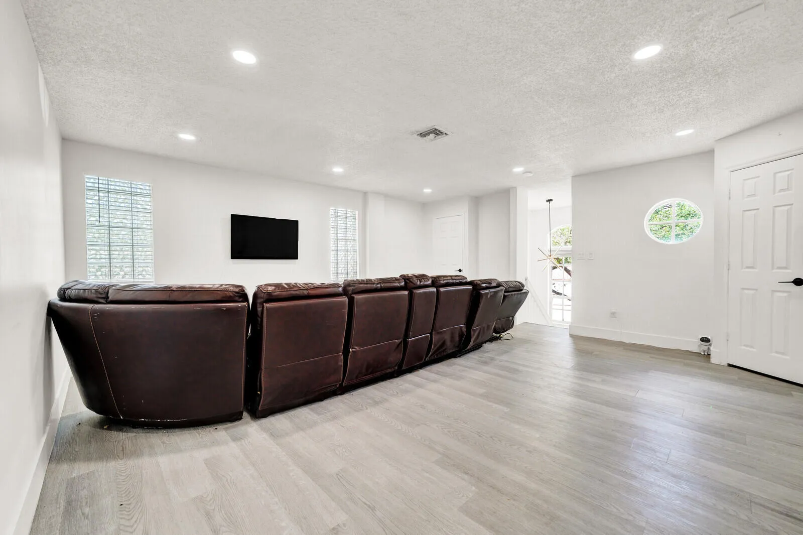 Upstairs Loft Living Room!