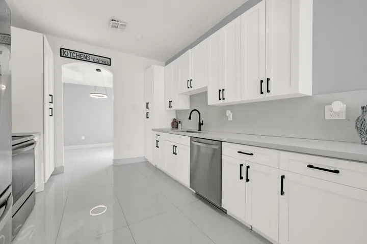 Brand New Modern Kitchen!