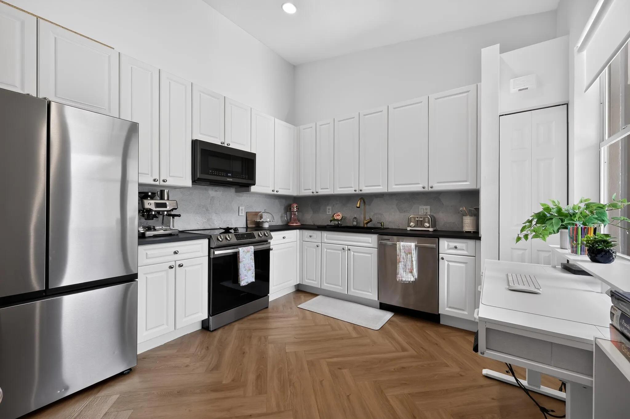 2159_Man_of_War-Kitchen-0043