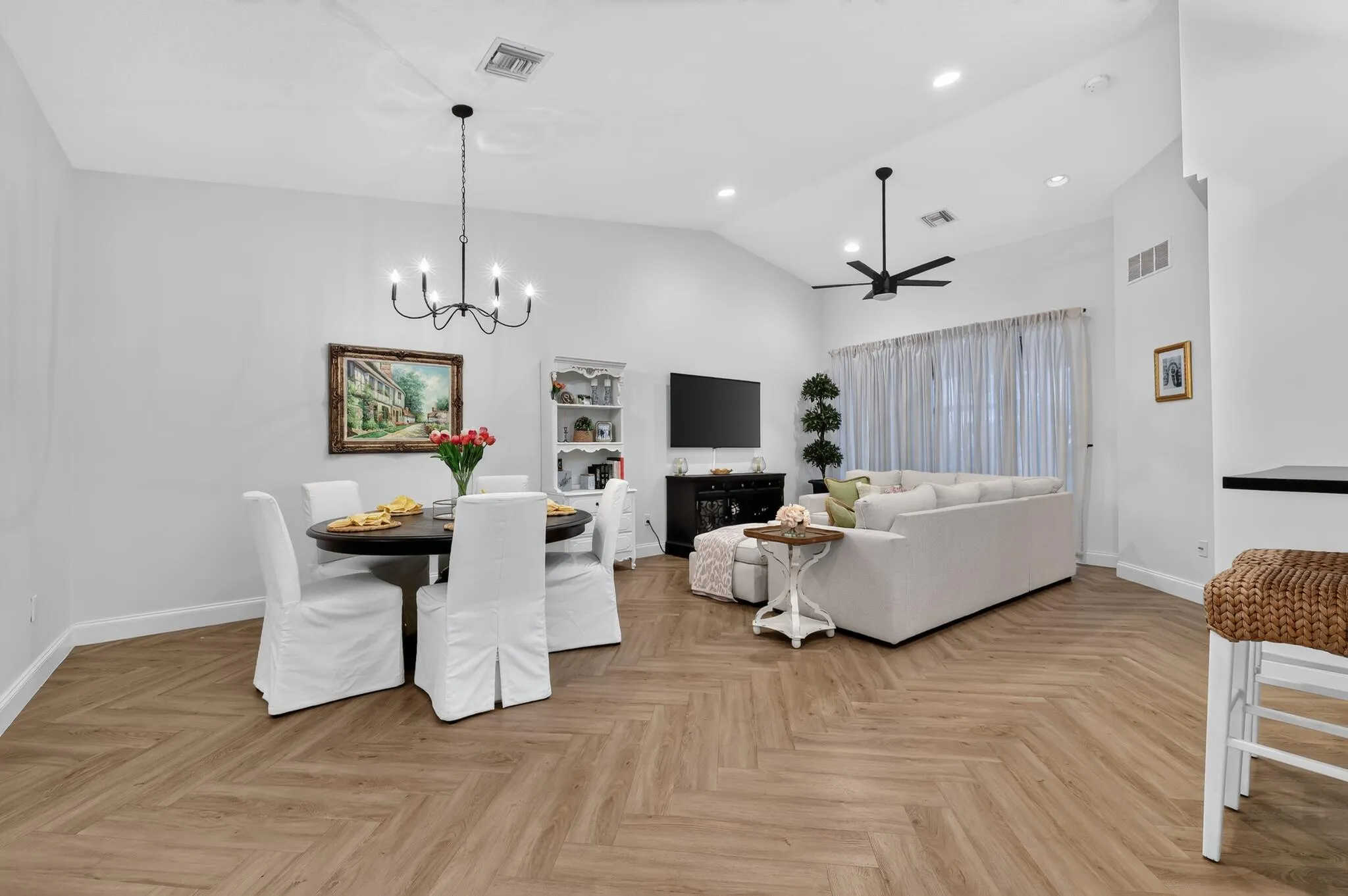 2159_Man_of_War-Dining_room-60_9