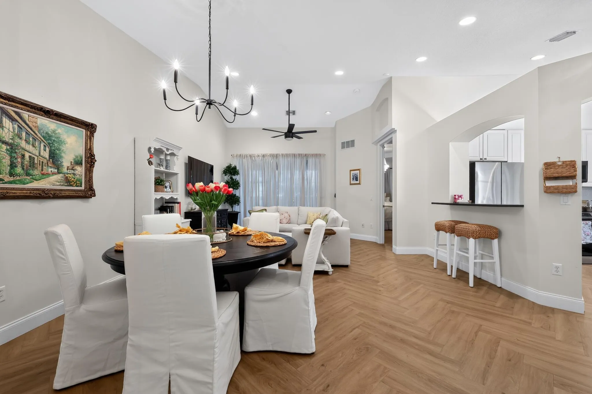 2159_Man_of_War-Dining_room-0061