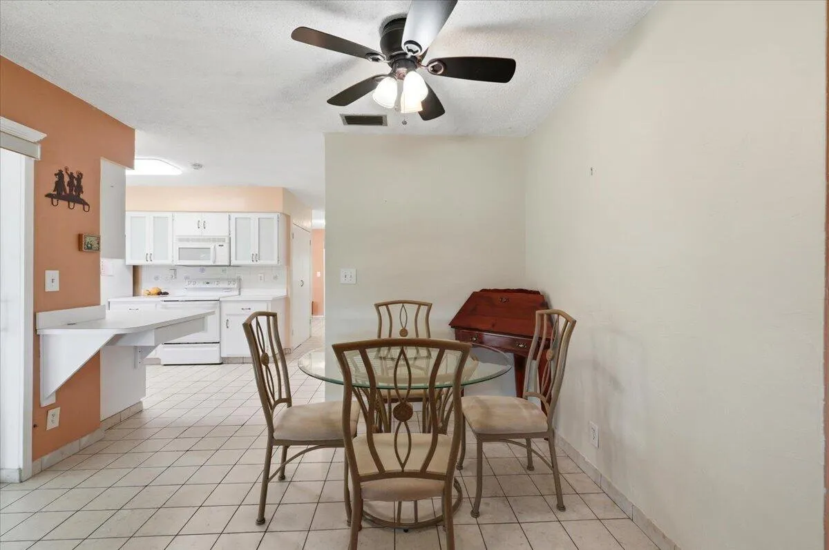 13-Breakfast Nook