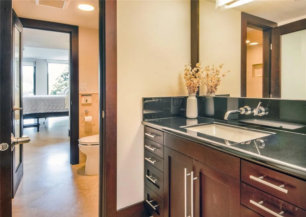 Bathroom with access from two bedrooms