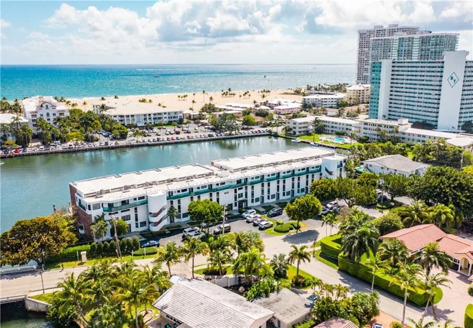 Townhouses of Harbor Beach located walking distance to the widest portion of sandy beach in Fort Lauderdale. Make it your home!