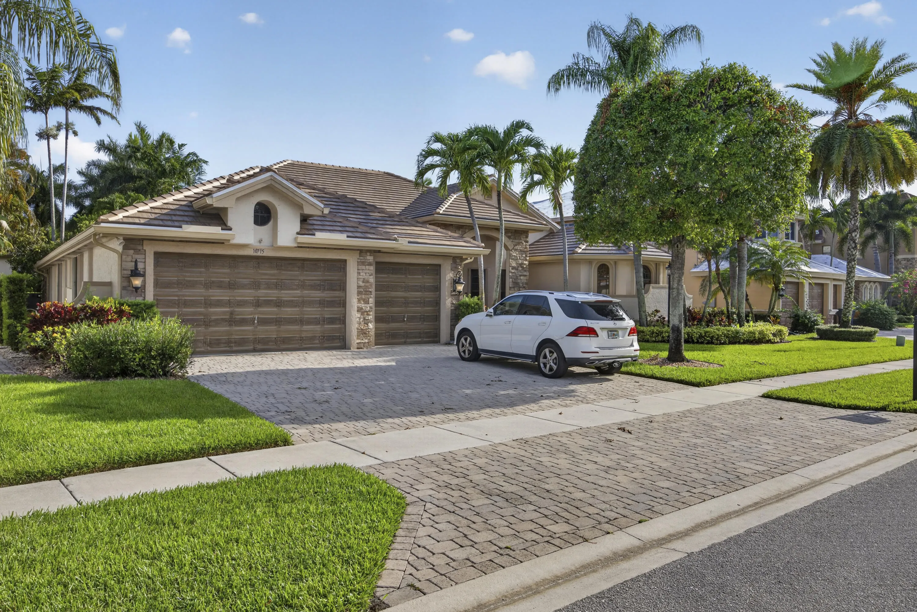 Expansive Driveway/ Garage can fit up to 9 cars