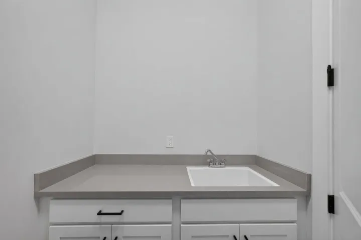 Lundry room with Sink