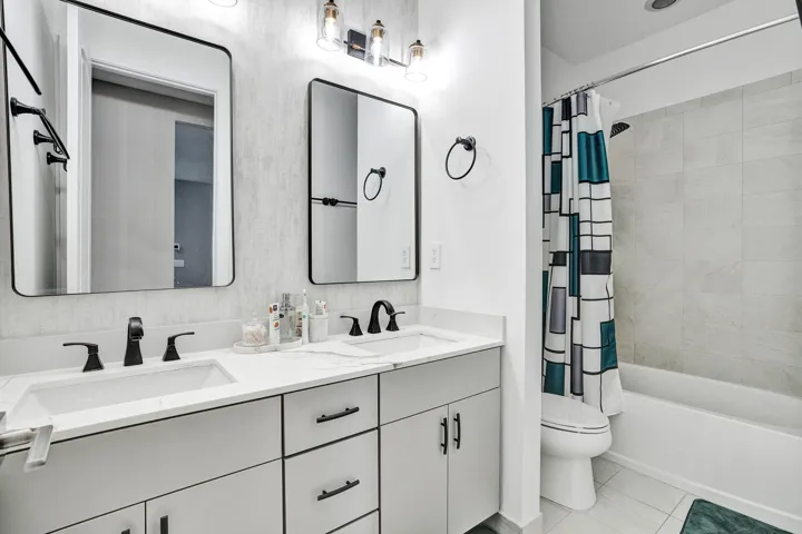 2nd Floor - Jack & Jill Bath