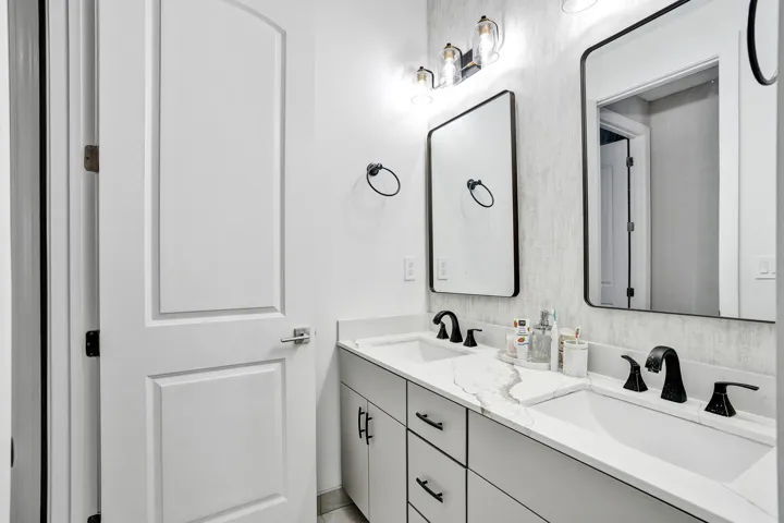 2nd Floor - Jack & Jill Bath