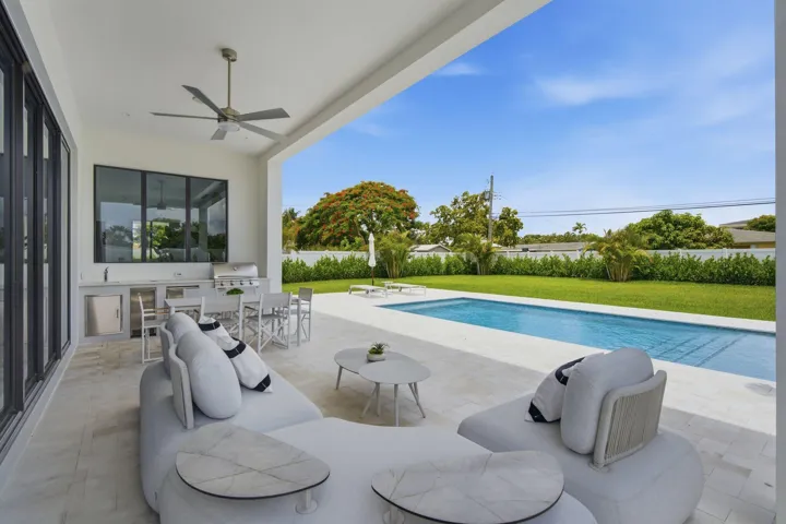 261 NW 8th St Boca Raton FL 39