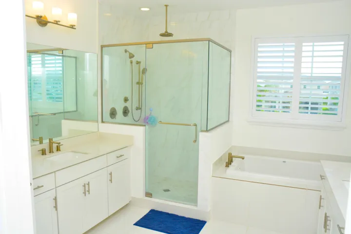 _master bathroom