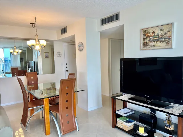 Dining area/living room