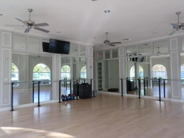 Aerobic & Yoga Room