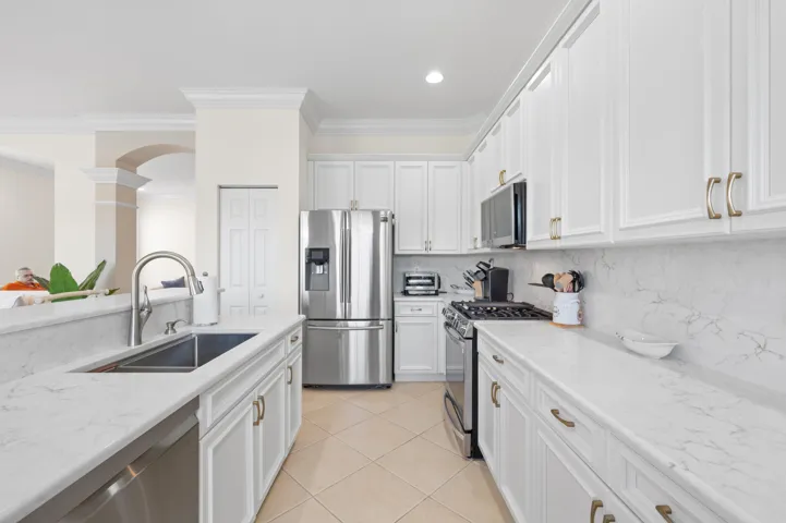 Kitchen - additional view
