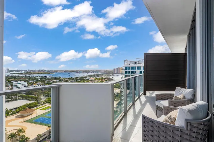 Guest​​‌​​​​‌​​‌‌​‌‌​​​‌‌​‌​‌​‌​​​‌​​ Balcony
