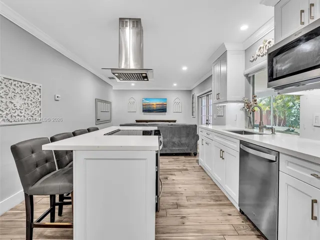 Excellent workspace for those gourmet meals!