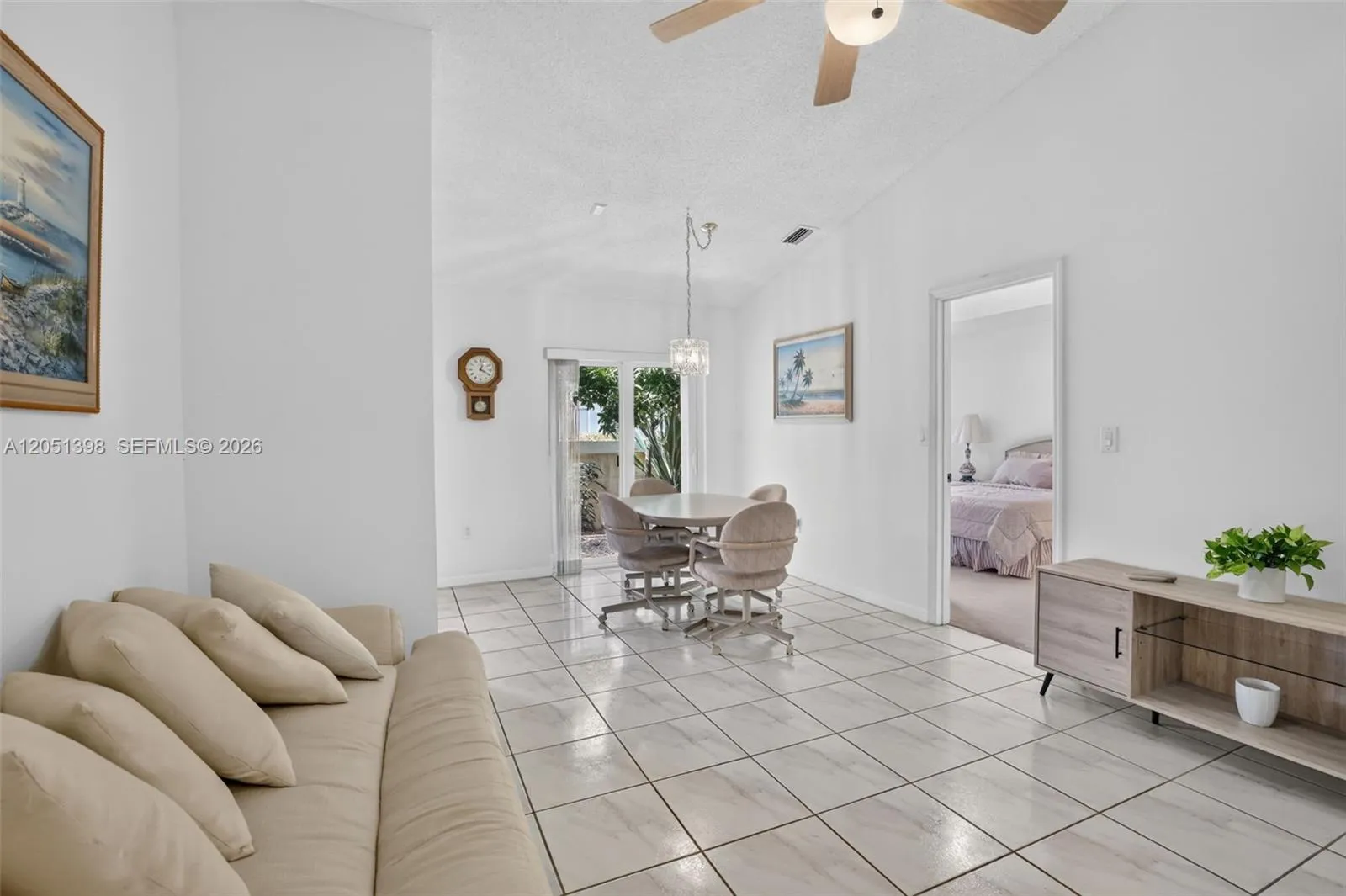 Living/Dining area
