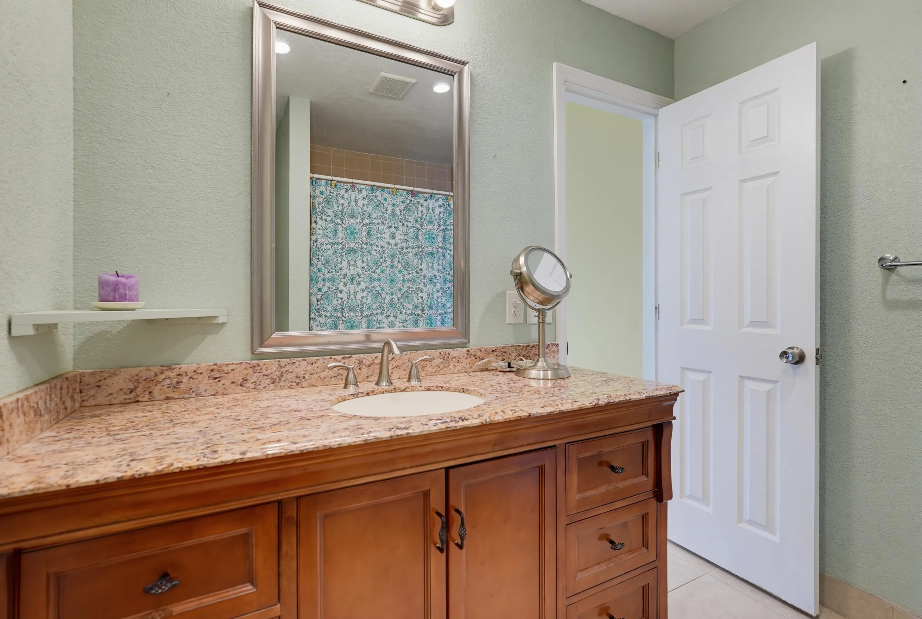 Ensuite bathroom with granite