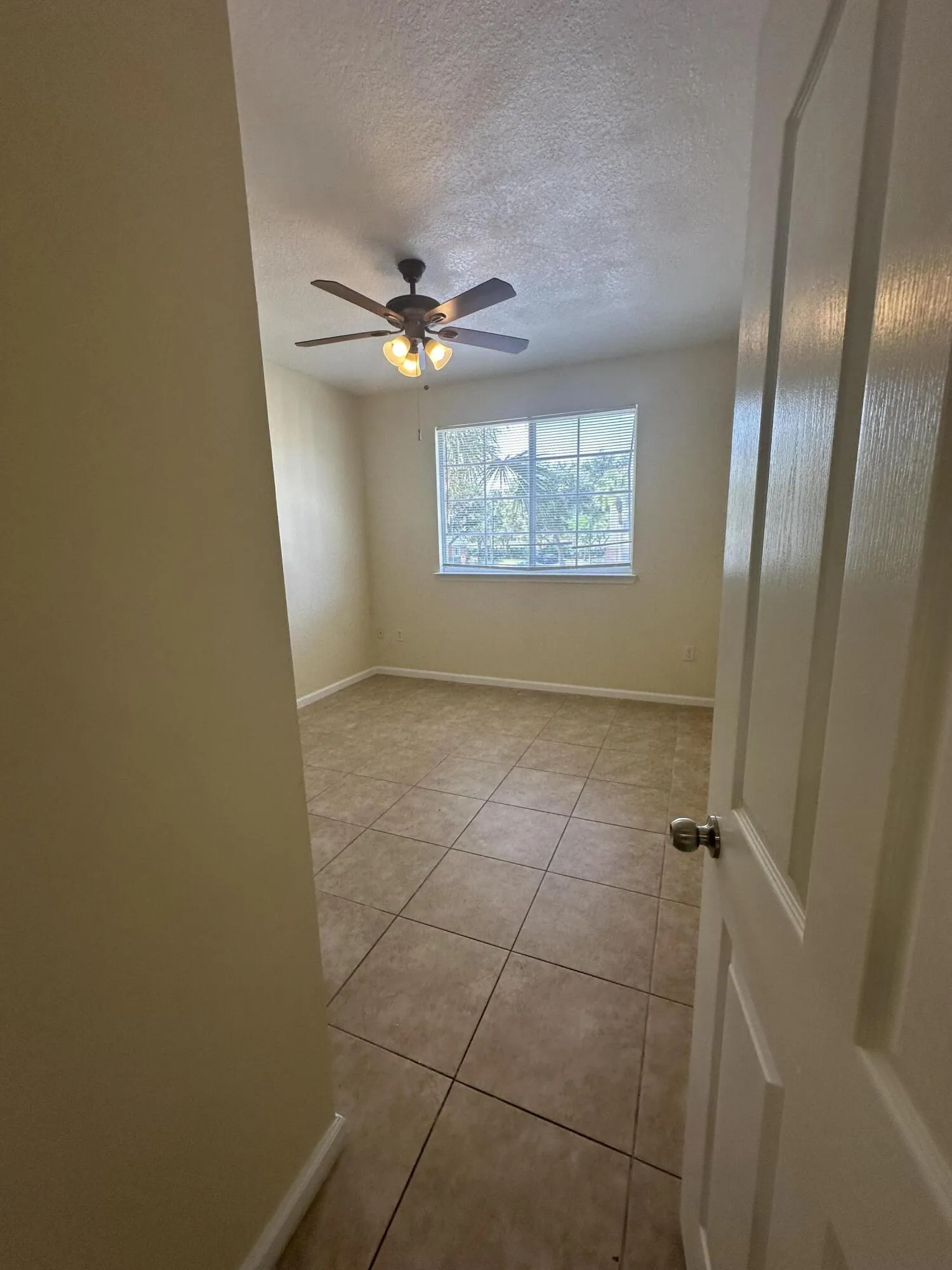 Bedroom Middle