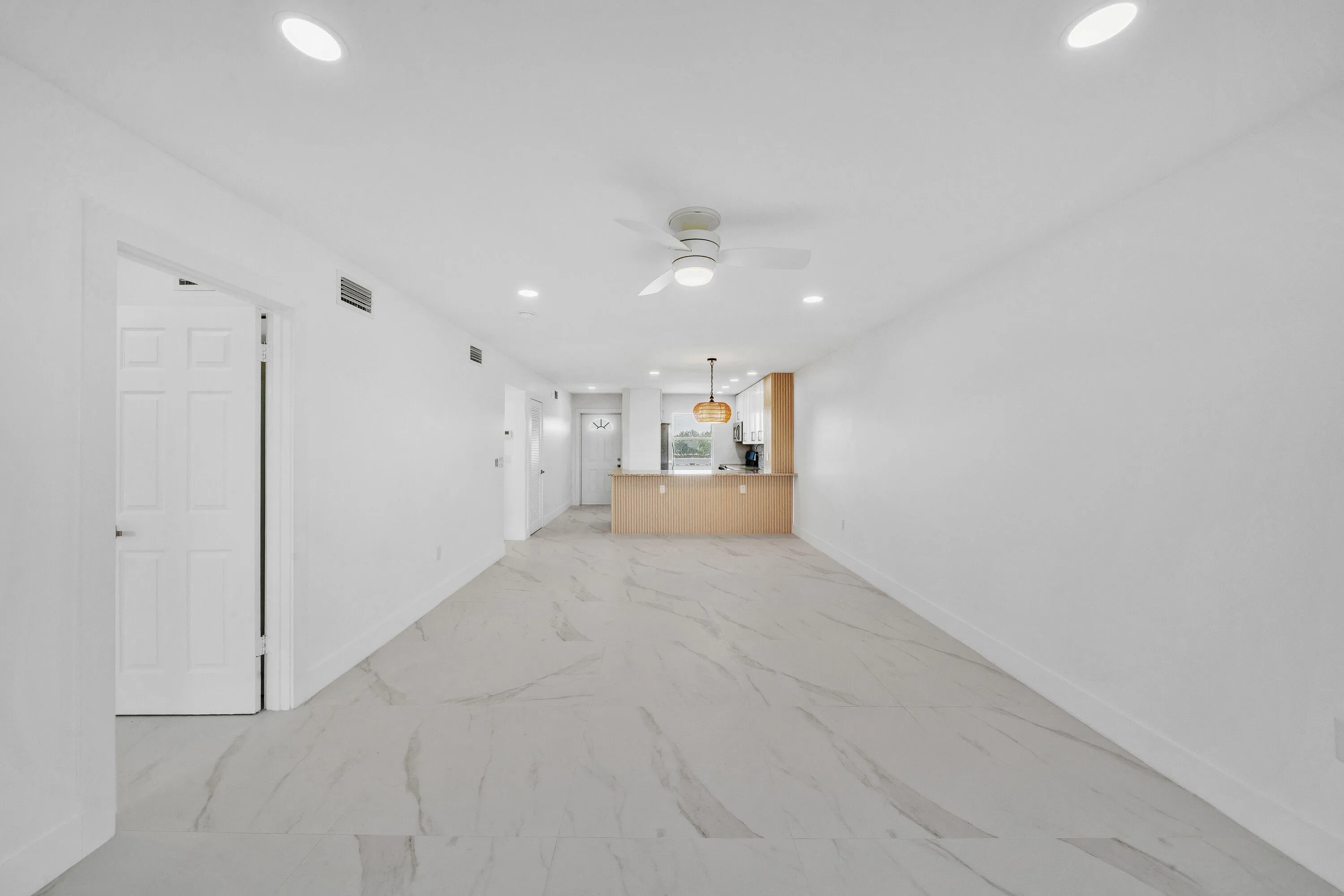 14 Living Area (2)