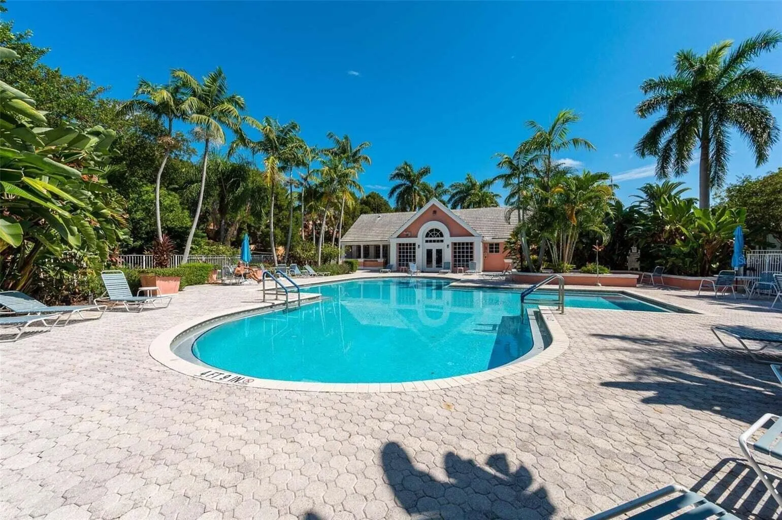 Bahia pool