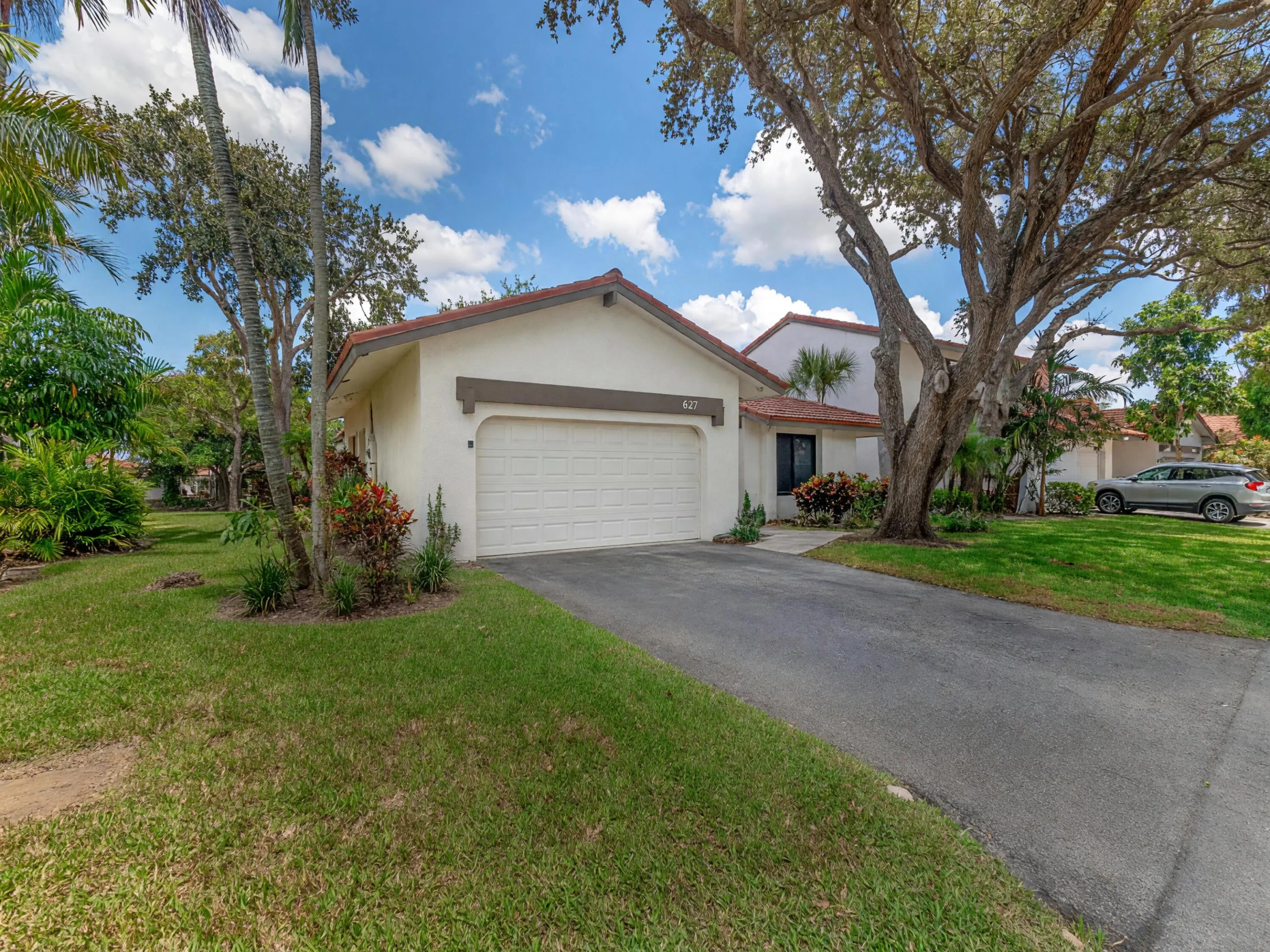 This CBS home is governed by an association that resurfaces and maintains the driveways.