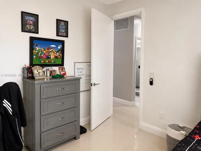 2nd bedroom