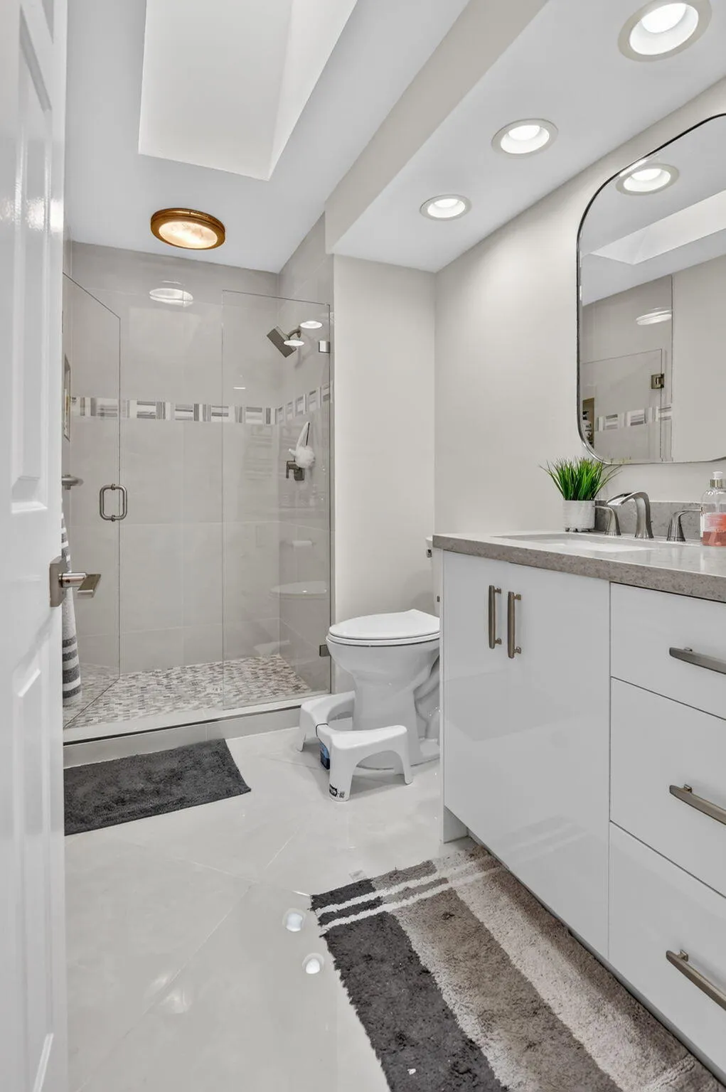 2nd bathroom