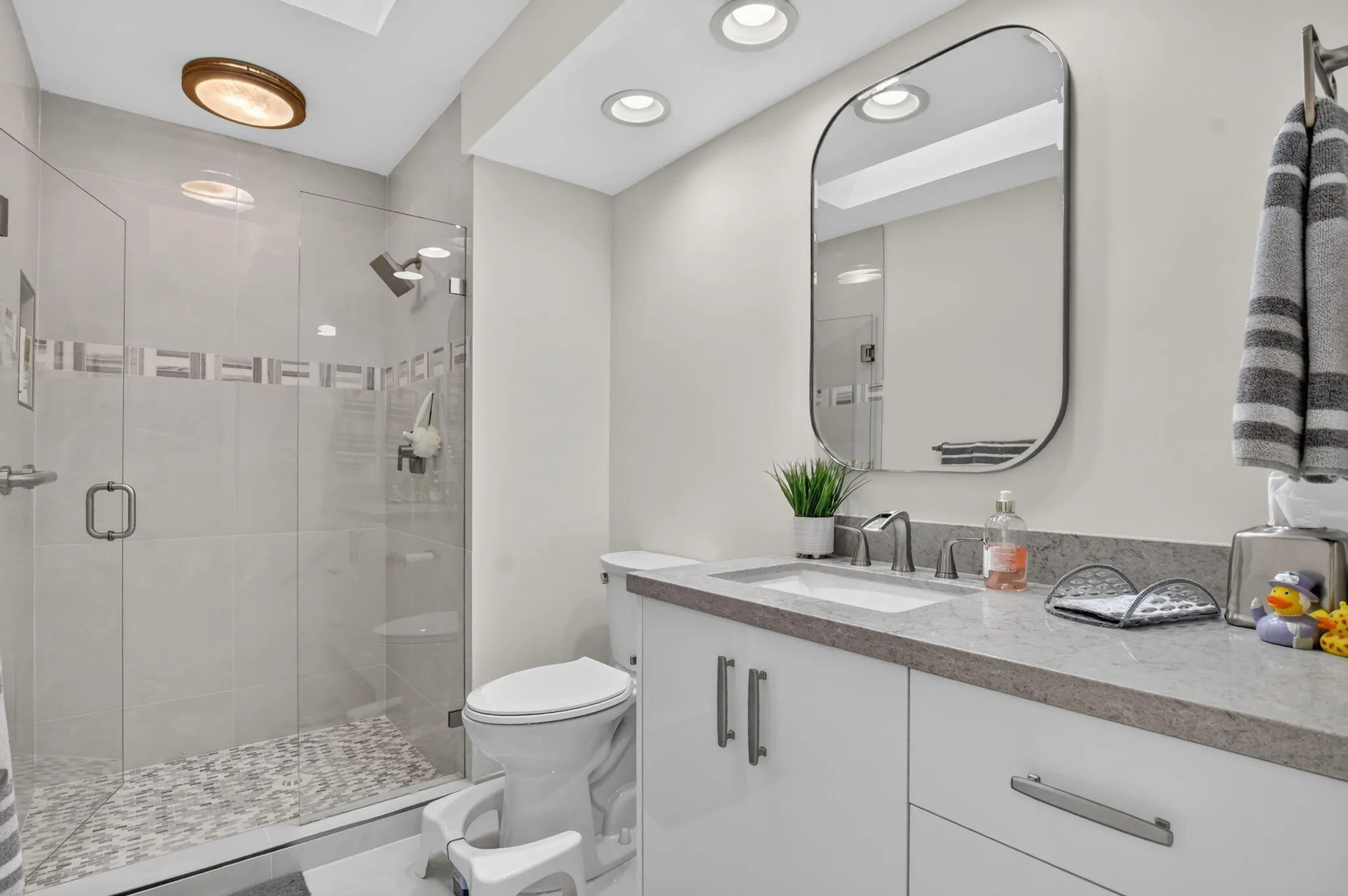 2nd bathroom
