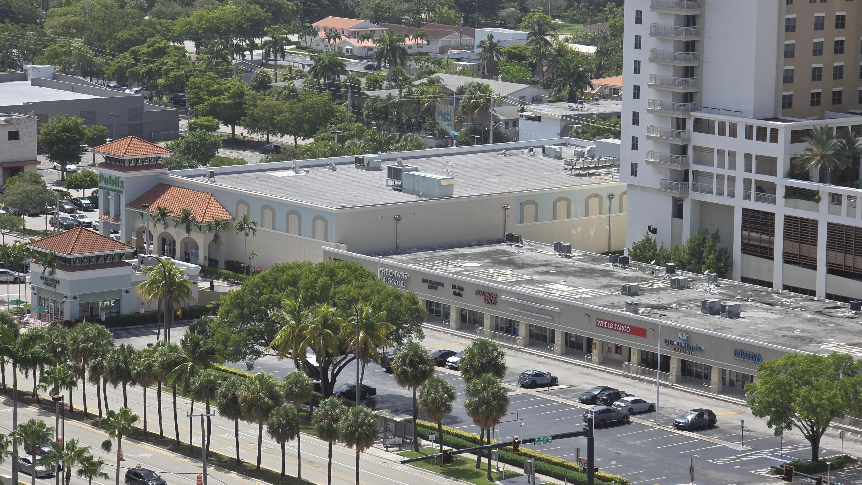 also bank, luggage store, liquor store, running store in this plaza
