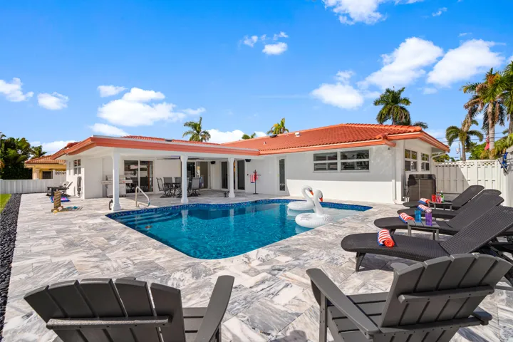 Pool Deck & Lounge Area