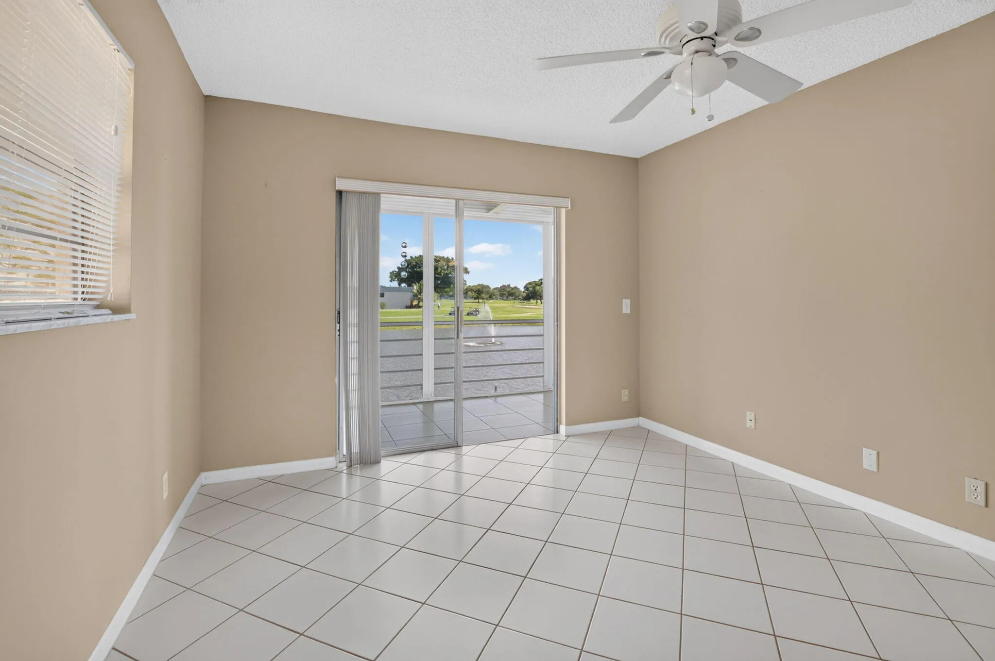 332 CAPRI G VIEW TO BALCON BDRM2
