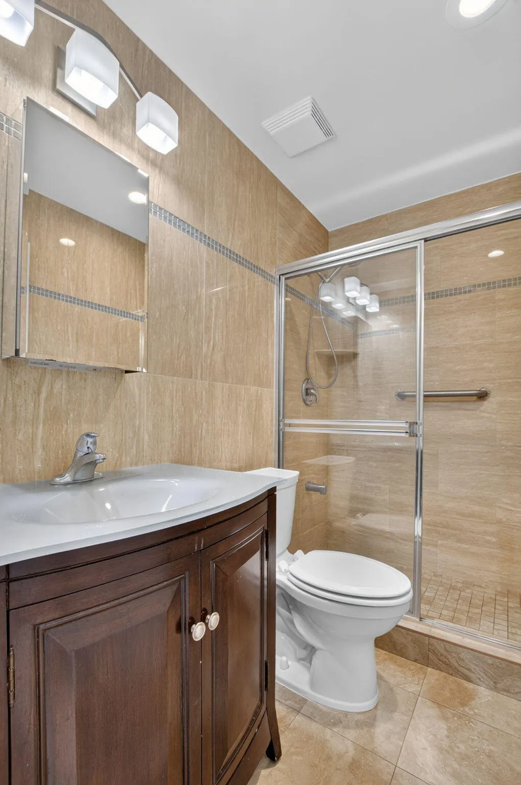 332 CAPRI G 2ND BATHROOM