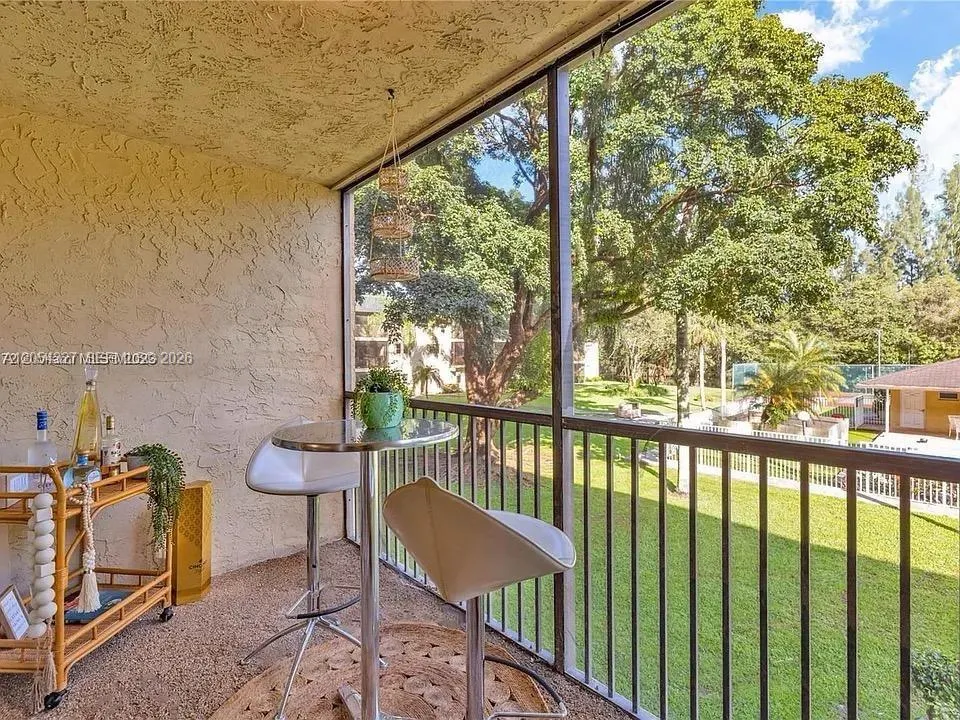 Very spacious porch