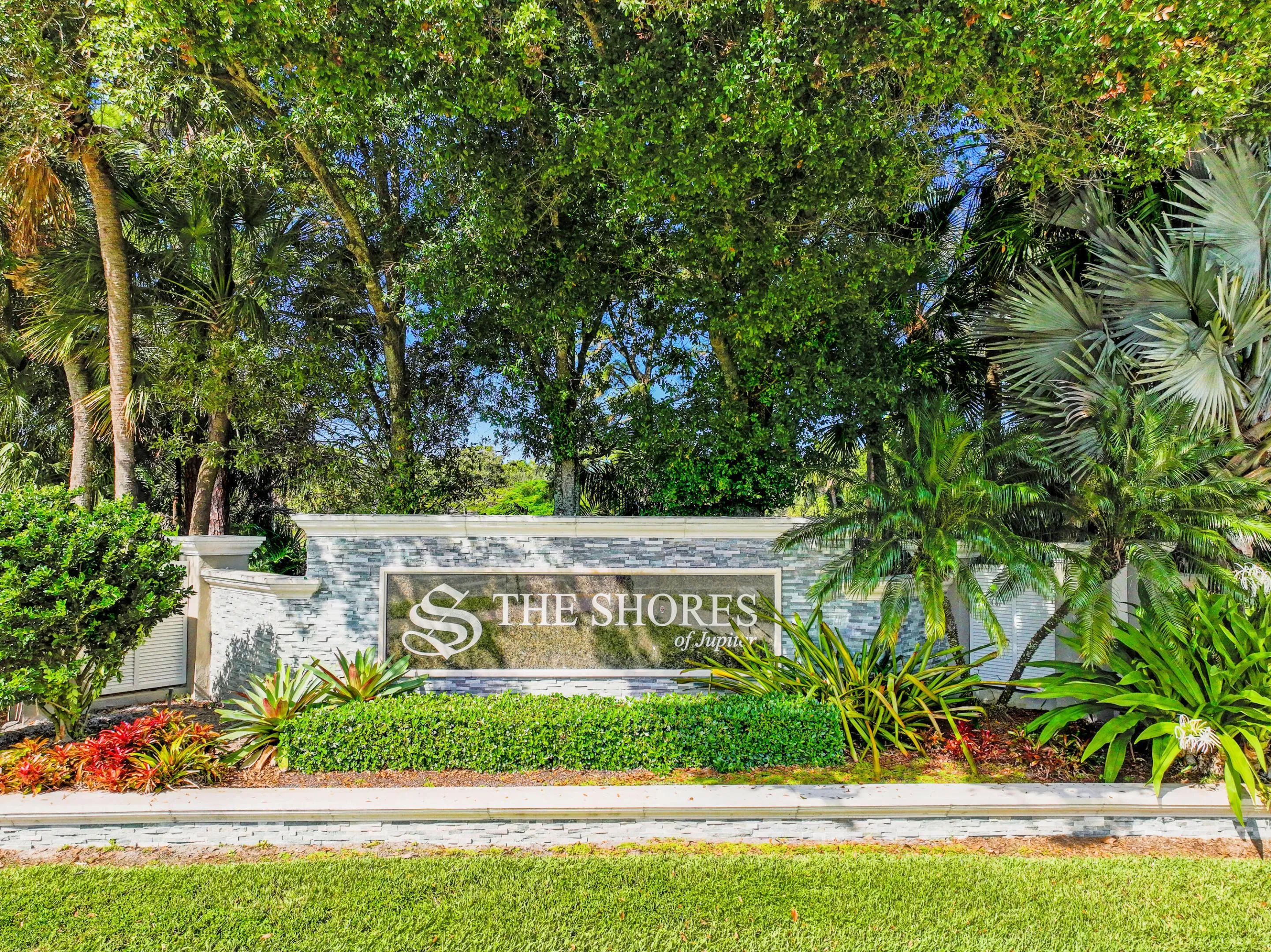 Shores Monument Sign