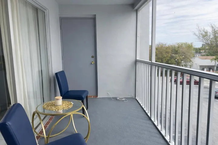 BALCONY 2