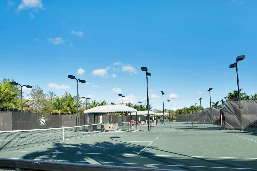 TENNIS & PICKLEBALL