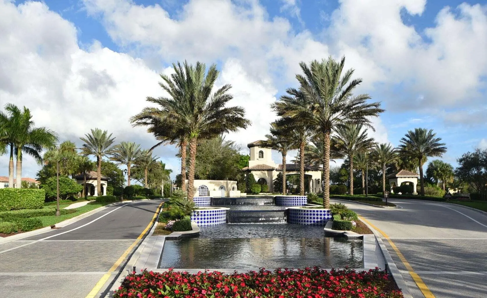 COMMUNITRY ENTRANCE