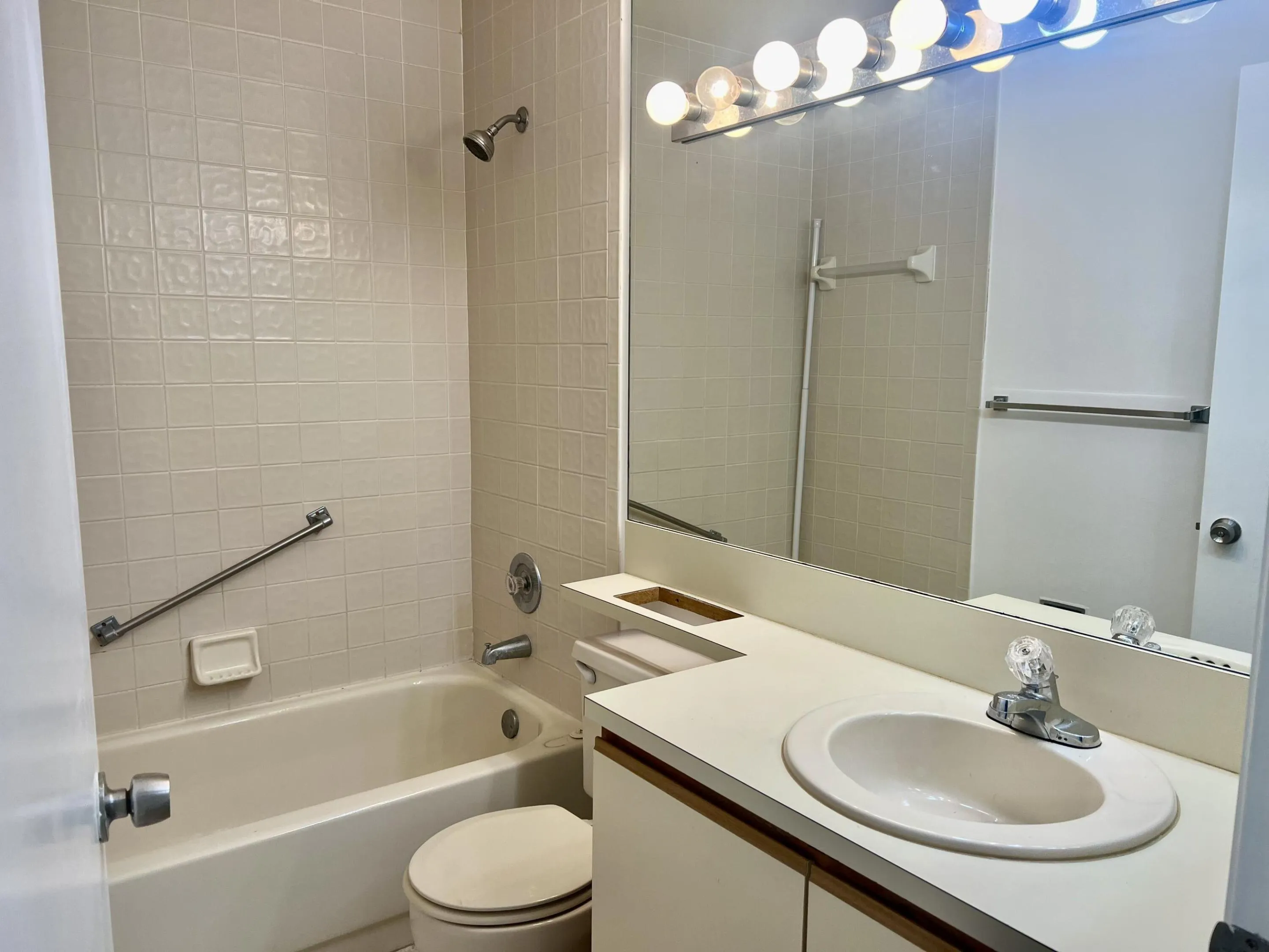 2ND BATHROOM