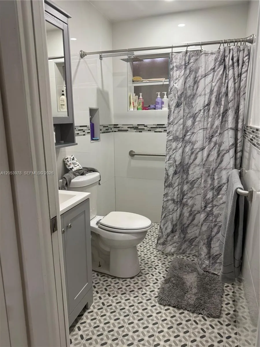 Walk-in Shower Wheelchair Accessible