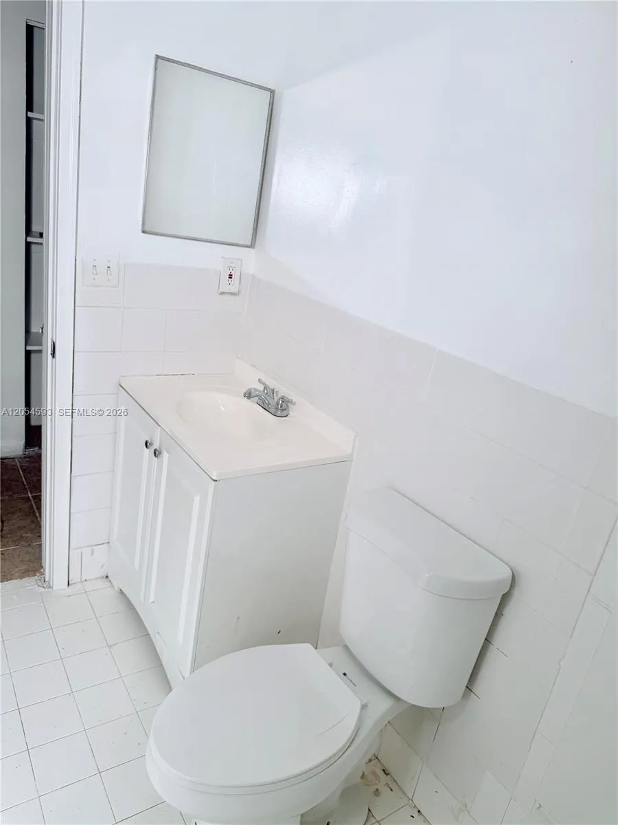 Master bed/ bathroom