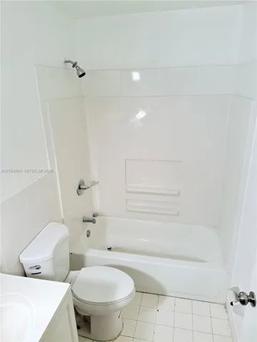 Master bed/ bathroom